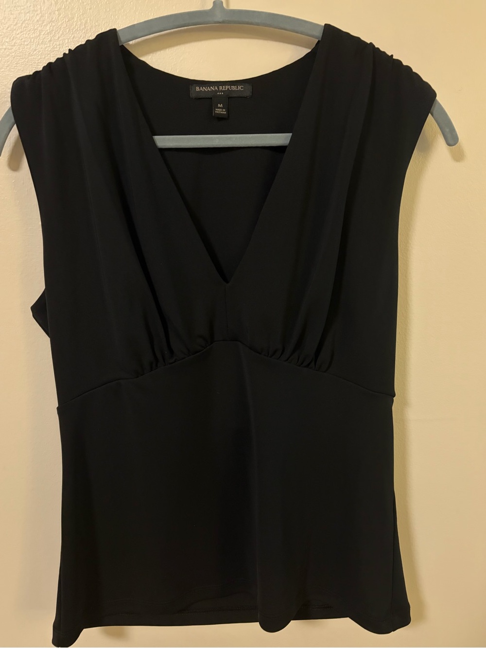 Banana Republic Black Sleeveless V-Neck Gathered Waist Dressy Top